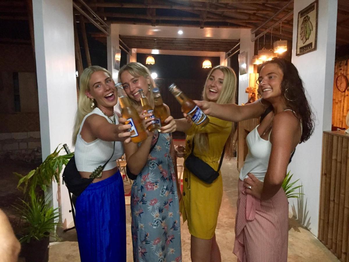 Bohemian Bohol Hostel Panglao Esterno foto